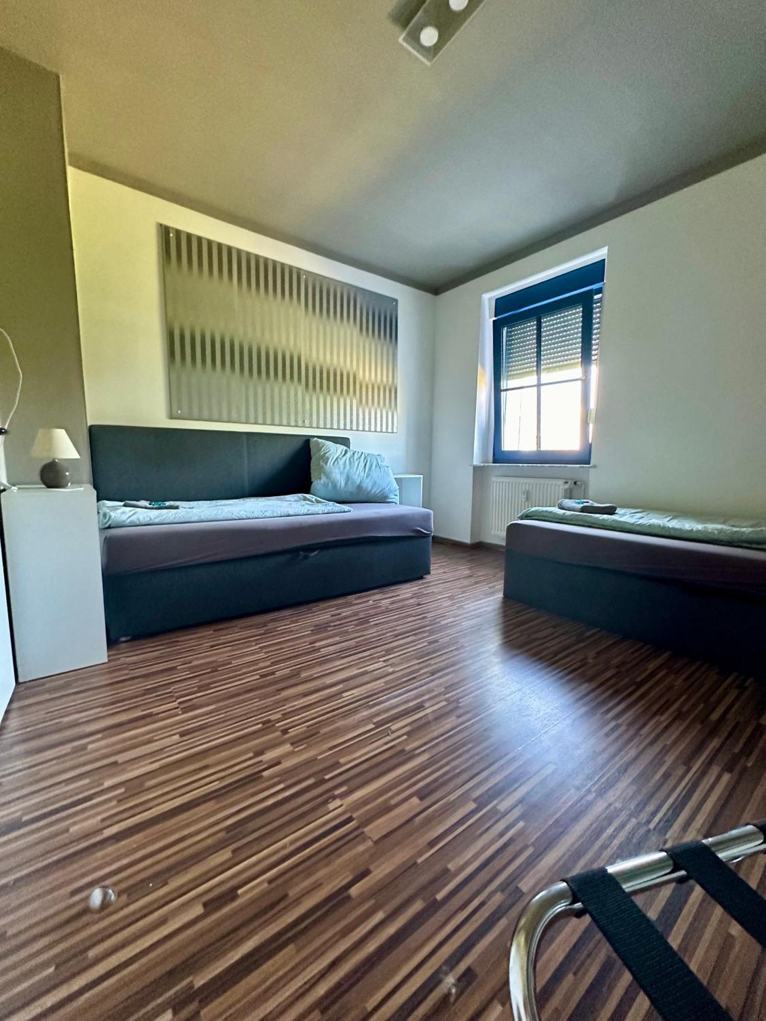 Monteurwohnung Am Flughafen Шкойдиц Екстериор снимка